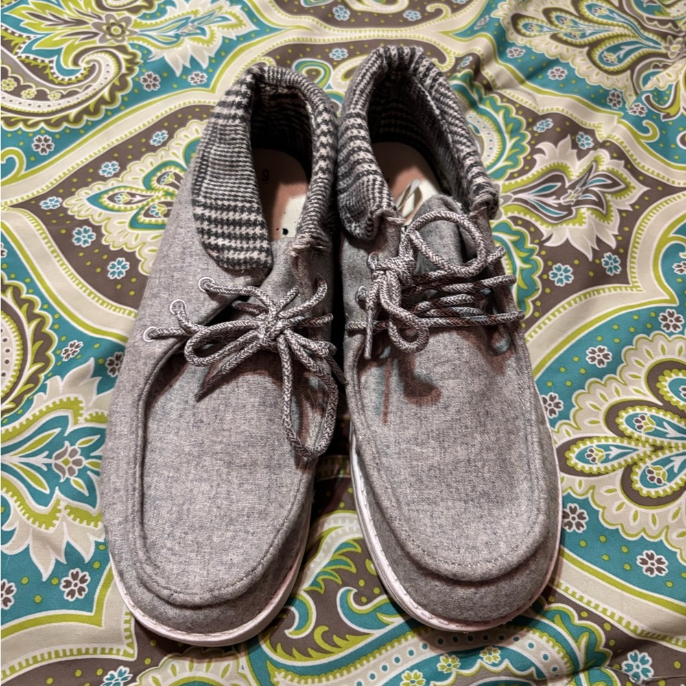 Similar to Hey Dude Shoes